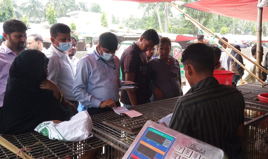 কুমিল্লা টমছম ব্রিজ বাজারে অভিযান, দুই প্রতিষ্ঠানকে জরিমানা